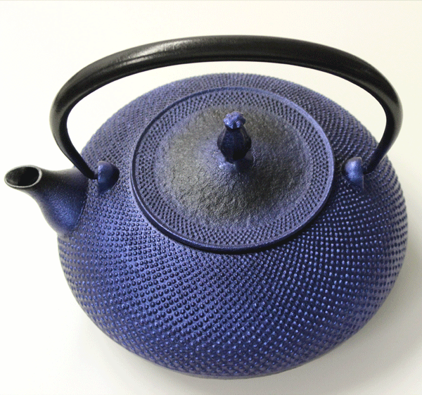 【送料無料】【日本製 鉄瓶】南部鉄器 国産 工芸鉄器 南部鉄瓶 お土産 平丸型 鉄蓋 1.2L (ルリ色)IH対応 IH対応 工芸品 お茶 茶道 お抹茶 カナシチ 楽天市場店