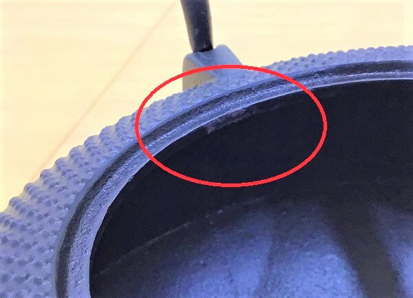 砺波商店 南部鉄瓶 日本製 鉄瓶 平形アラレ 満水容量約1.5L 99-11 IH対応 ガス可 鉄瓶 IH調理器具 茶道具 湯沸し やかん 健康調理器具 南部鉄器 IH対応 直火対応 こーま 楽天市場支店