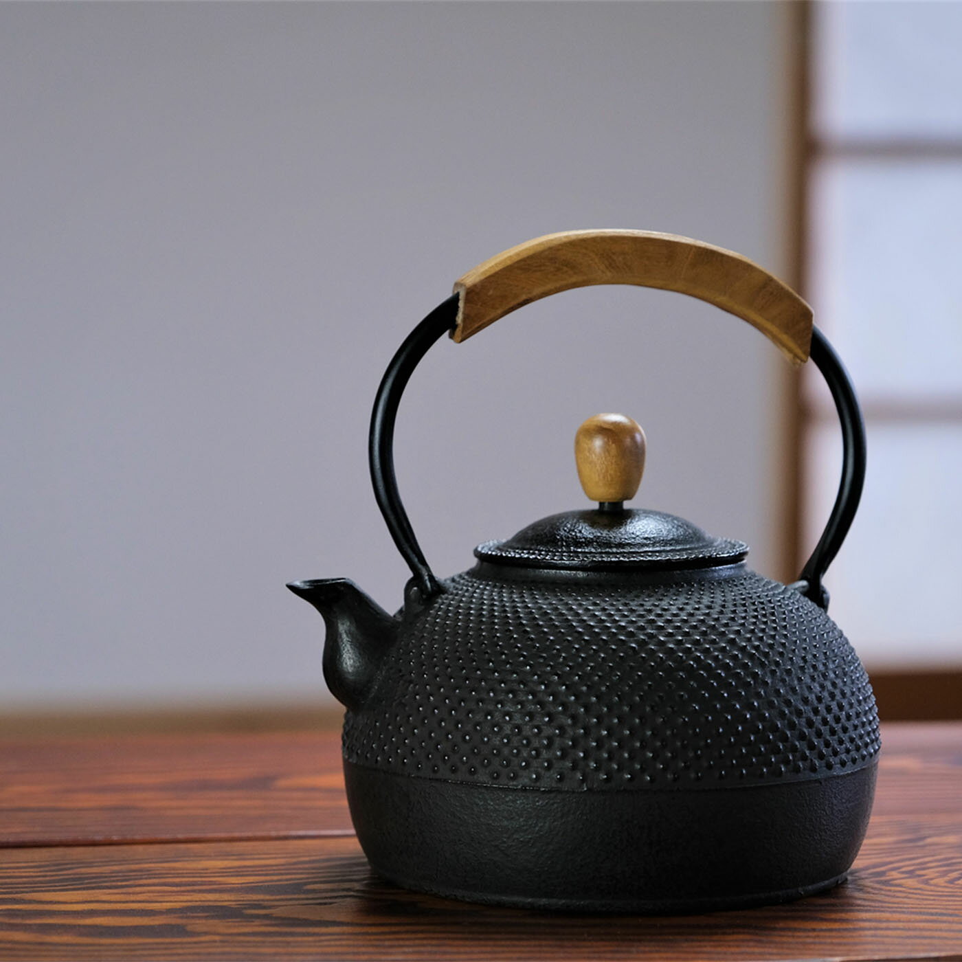 【ふるさと納税】『数量限定』南部鉄器 鉄瓶 (気づかい) 平丸アラレ【IH対応】【選べる内容量 1L〜1.6L】IH調理器 ih 伝統工芸品 やかん ケトル キッチン用品 食器 日用品 雑貨 伝統 職人 工房和秋 送料無料 岩手県平泉町